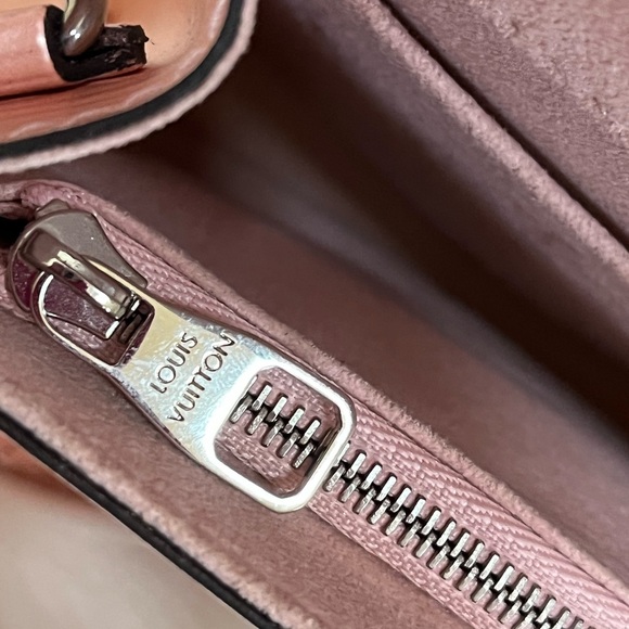 Louis Vuitton Louise Epi Leather PM Bag in Rose Claire / Light Pink - Picture 11 of 12